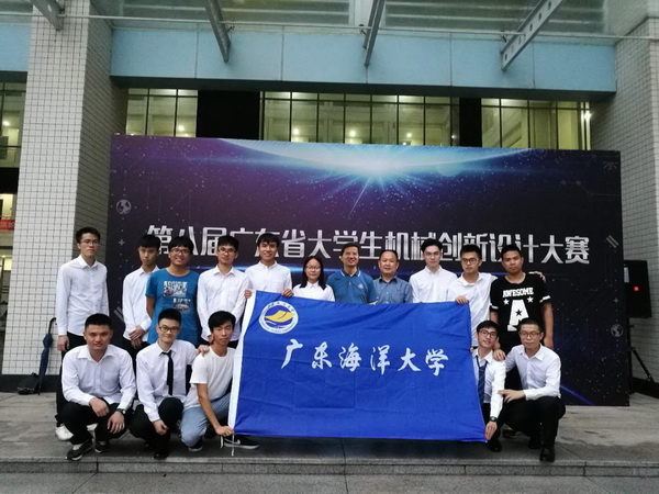 我校代表隊在比賽現場合影1.jpg